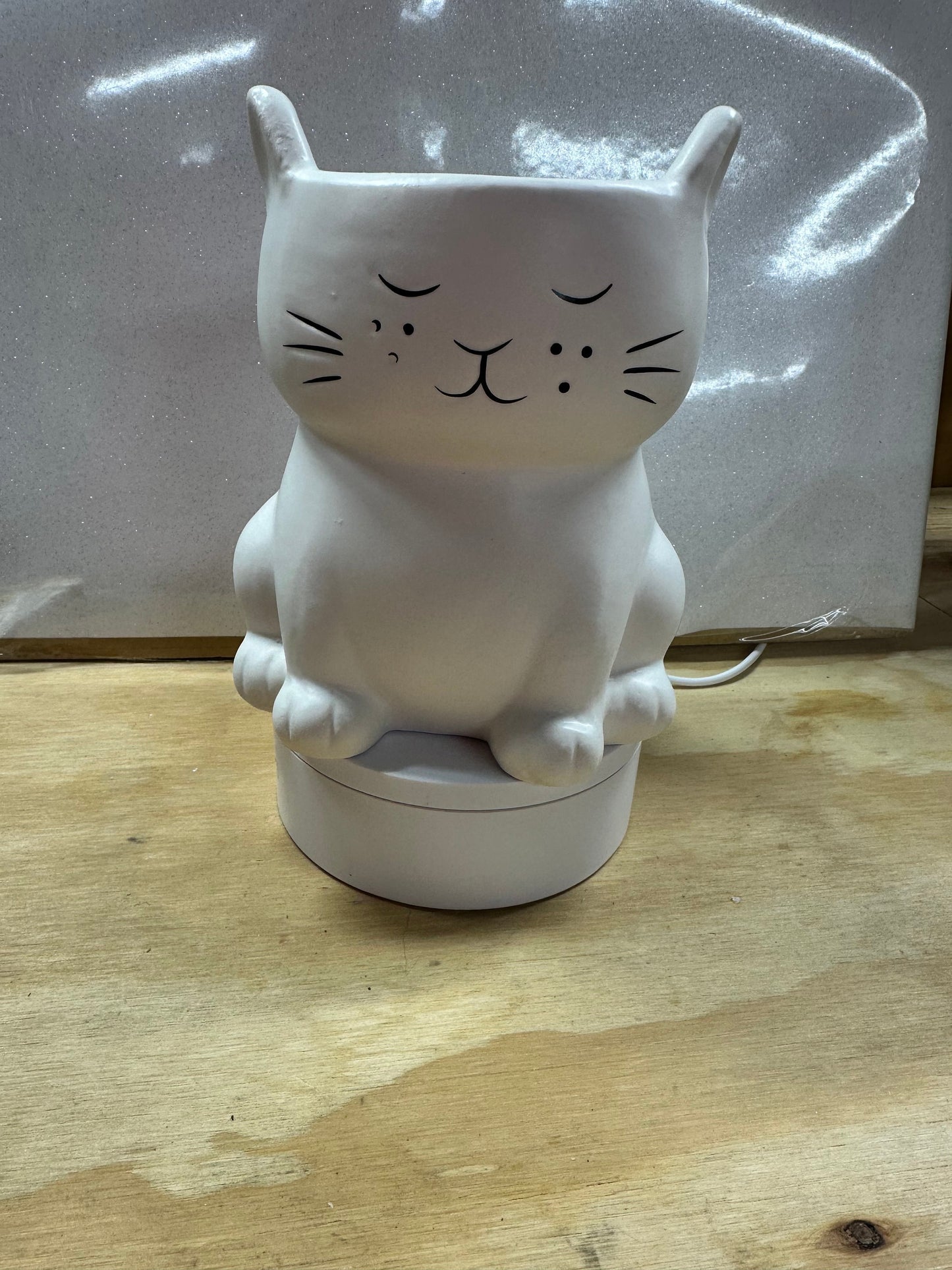 Kendra kitty planter