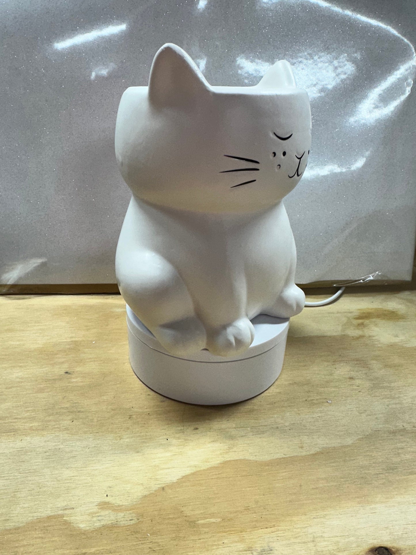 Kendra kitty planter