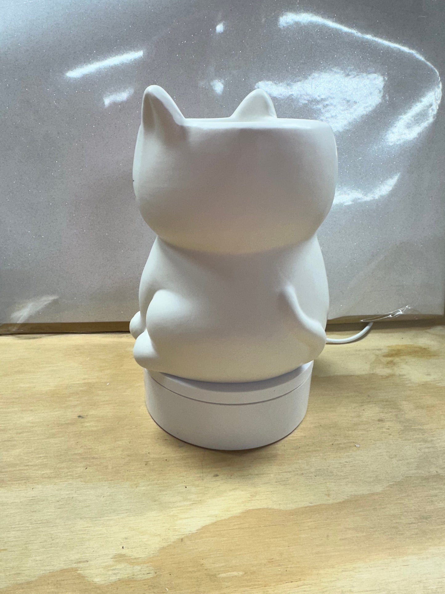 Kendra kitty planter